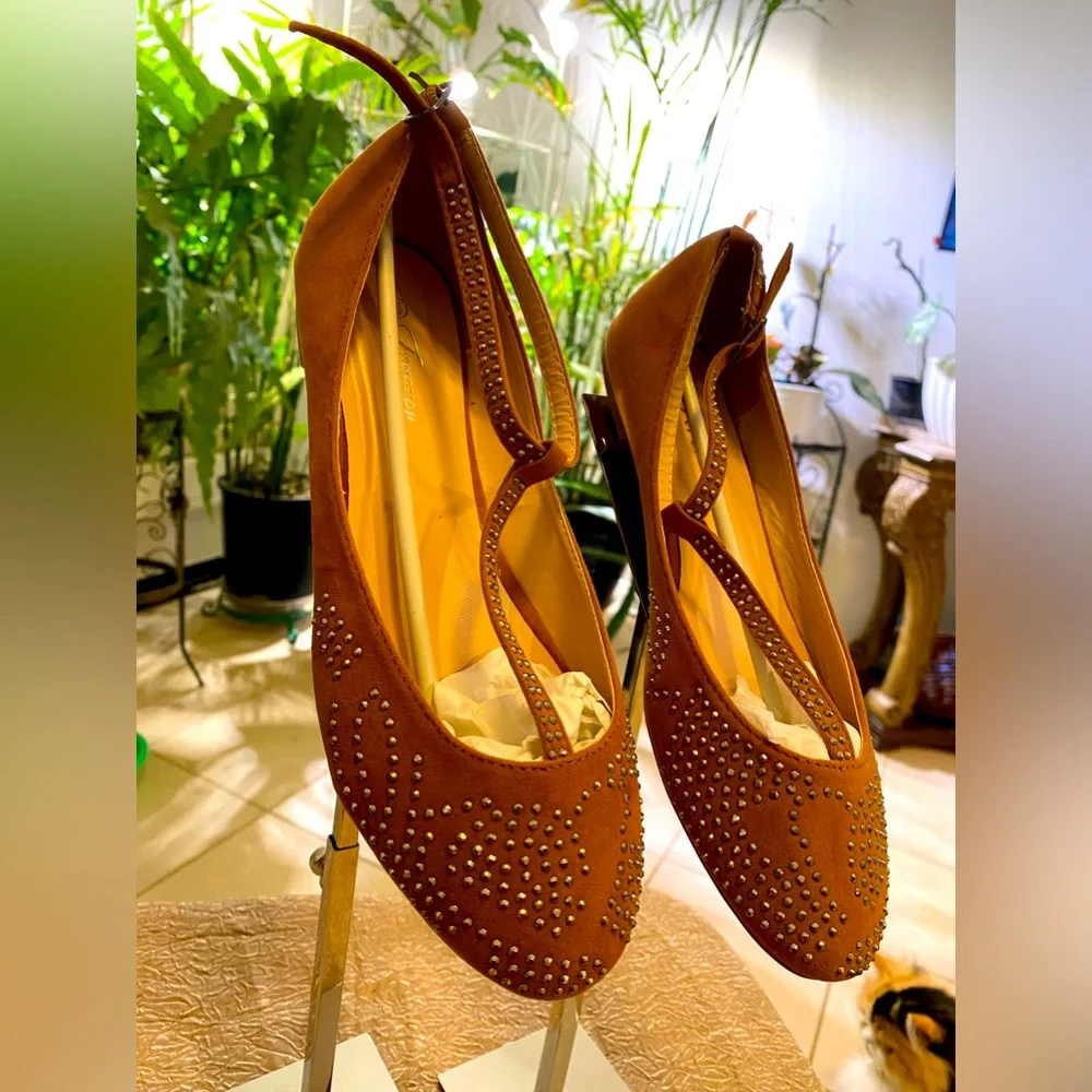 FOREVER STUDDED TAN STRAP SHOES NWOT - Picture 4 of 6